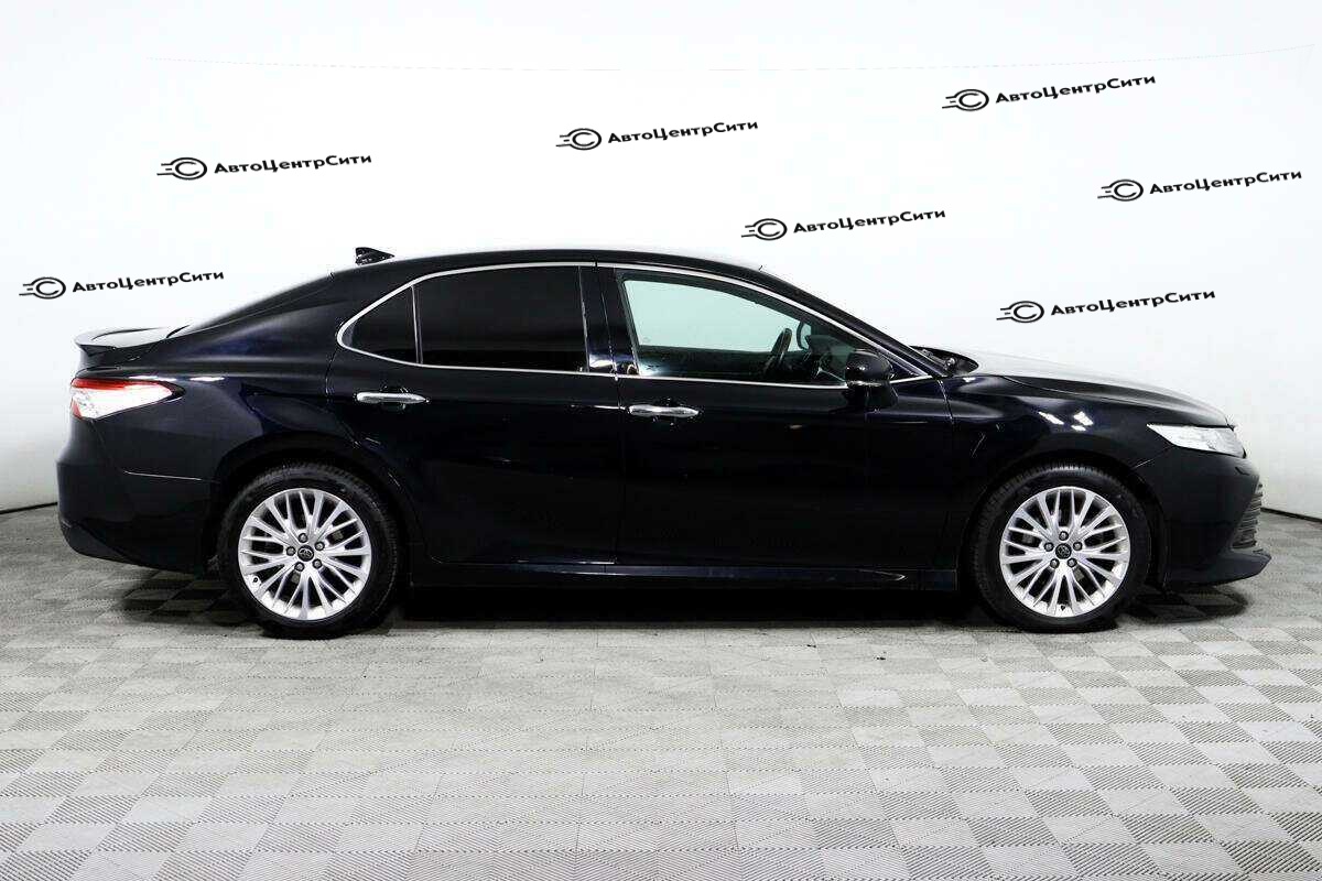 Toyota Camry с пробегом — 2018 год. Фото: #3