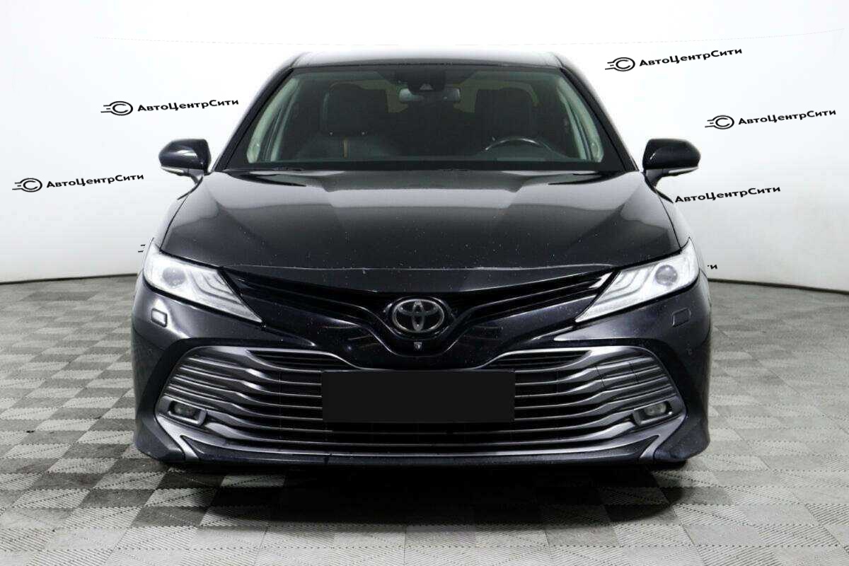 Toyota Camry с пробегом — 2018 год. Фото: #1