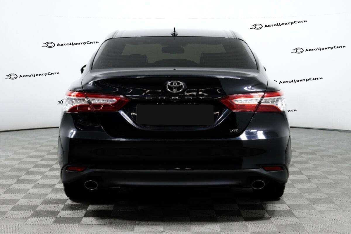 Toyota Camry с пробегом — 2018 год. Фото: #5