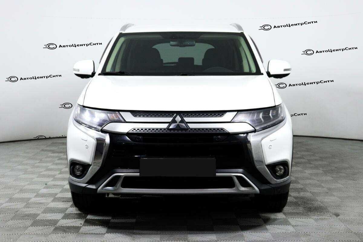 Mitsubishi Outlander с пробегом — 2019 год. Фото: #1