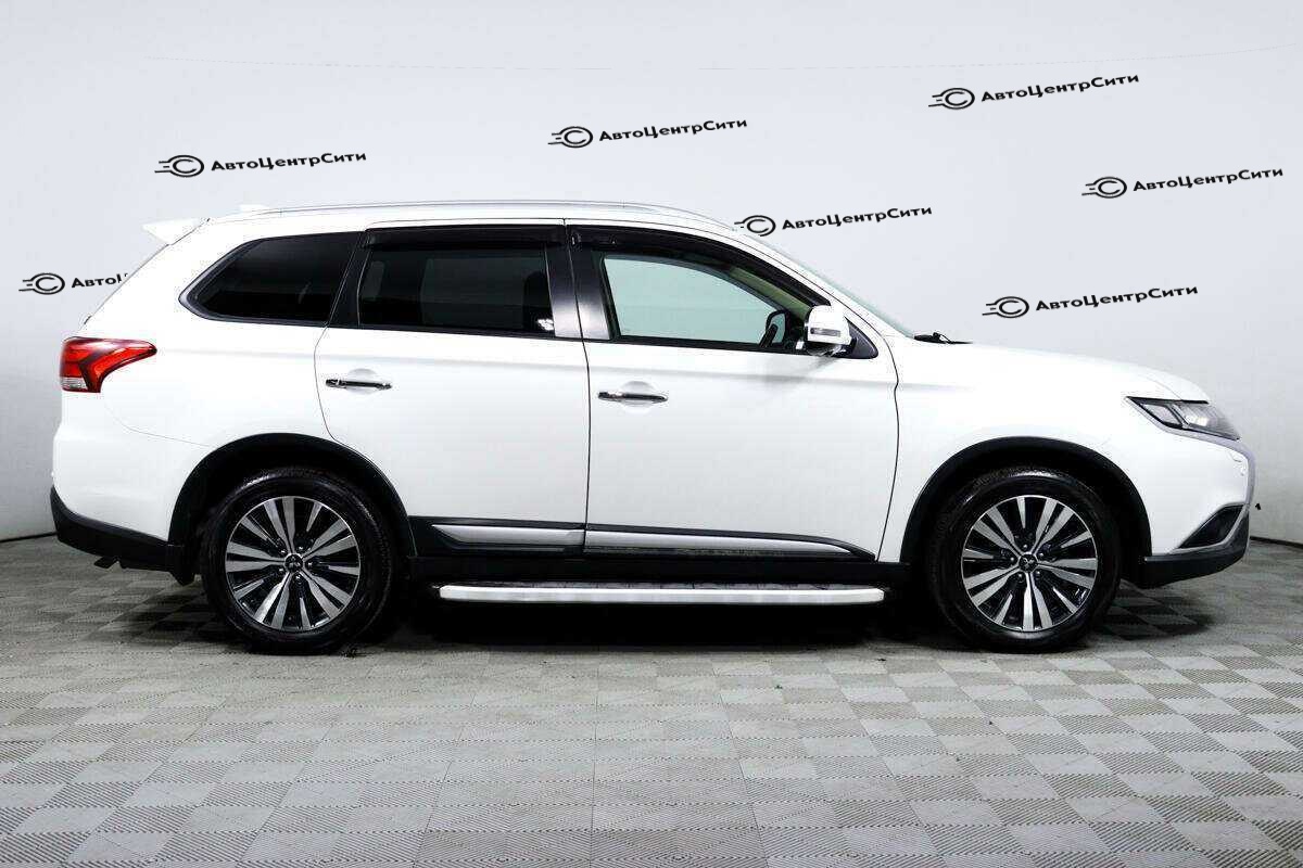 Mitsubishi Outlander с пробегом — 2019 год. Фото: #3