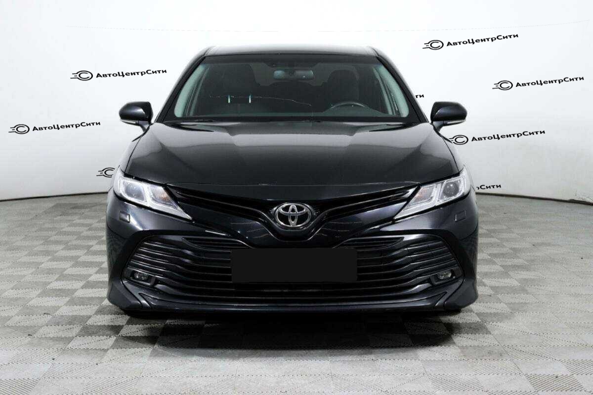 Toyota Camry с пробегом — 2019 год. Фото: #1