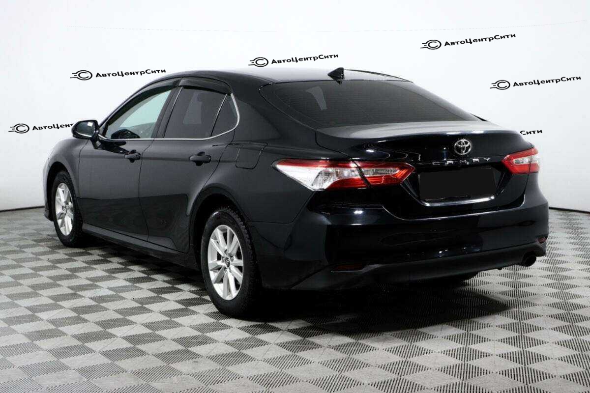 Toyota Camry с пробегом — 2019 год. Фото: #6