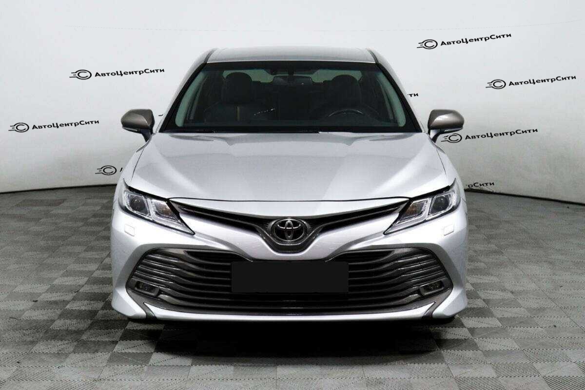 Toyota Camry с пробегом — 2018 год. Фото: #1