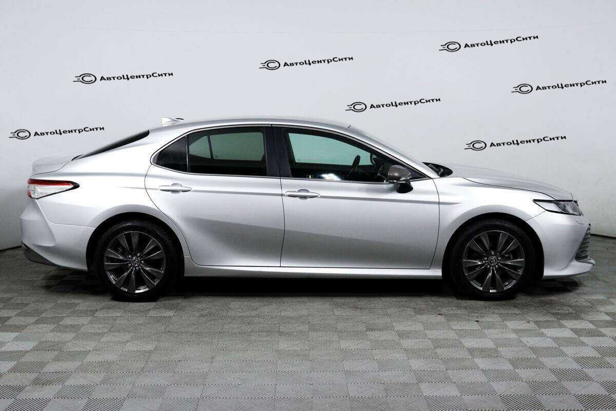 Toyota Camry с пробегом — 2018 год. Фото: #3