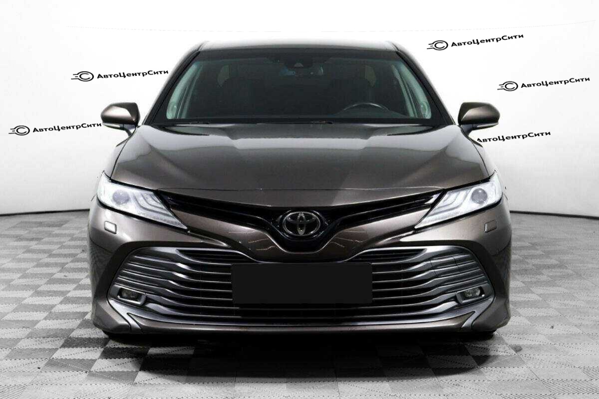 Toyota Camry с пробегом — 2019 год. Фото: #1