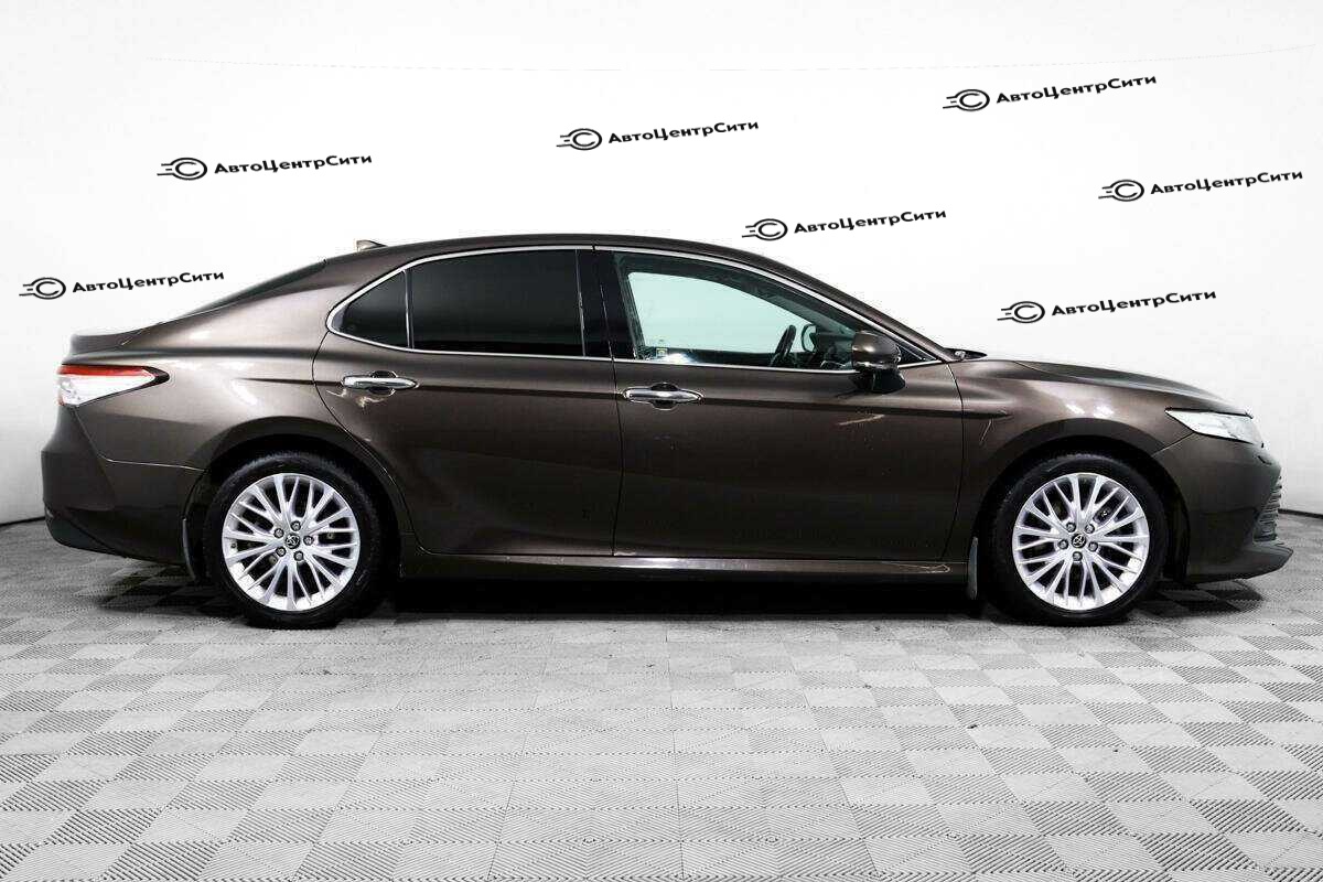 Toyota Camry с пробегом — 2019 год. Фото: #3