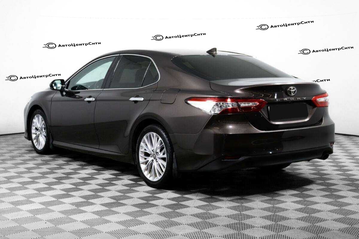 Toyota Camry с пробегом — 2019 год. Фото: #6