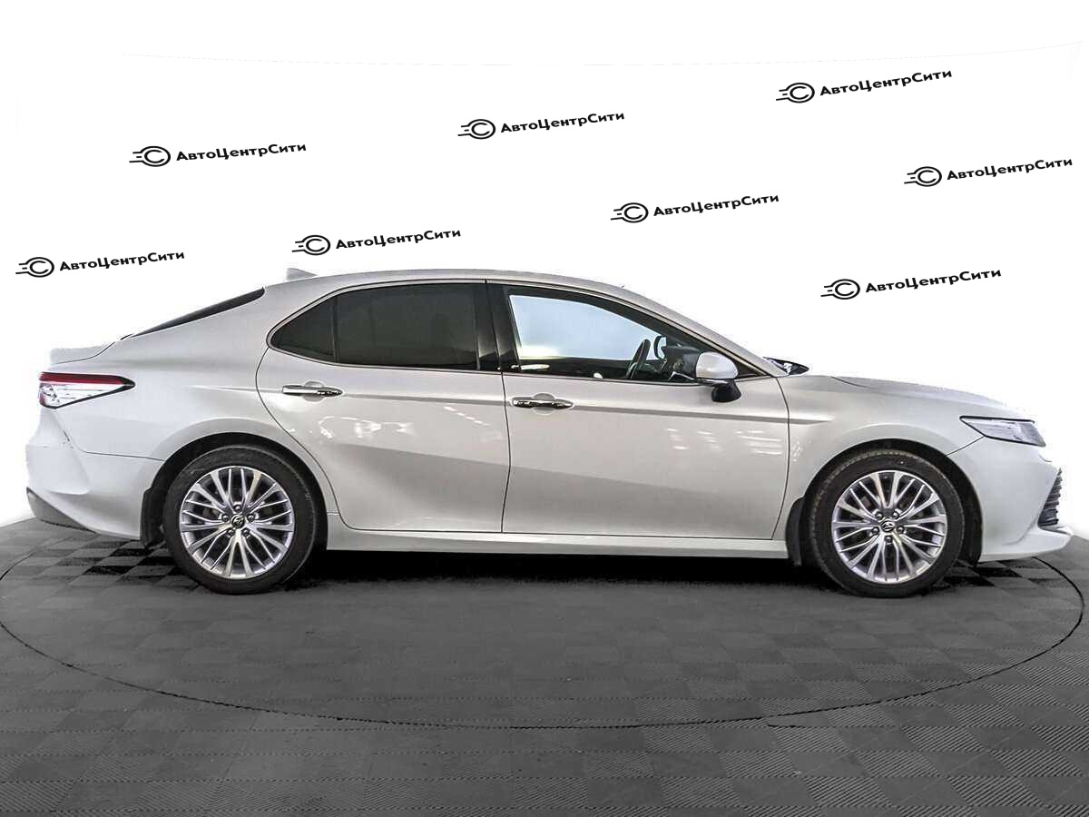 Toyota Camry с пробегом — 2021 год. Фото: #3