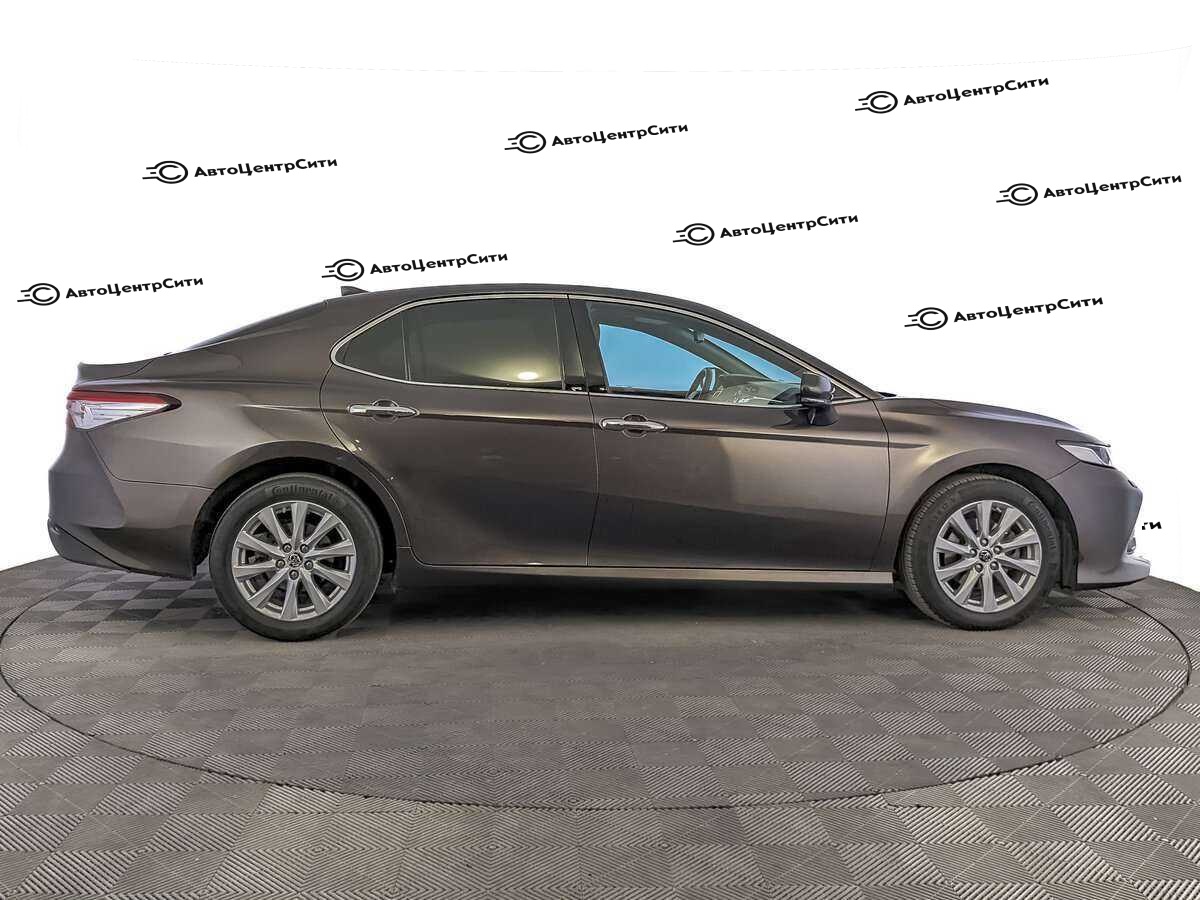 Toyota Camry с пробегом — 2018 год. Фото: #3