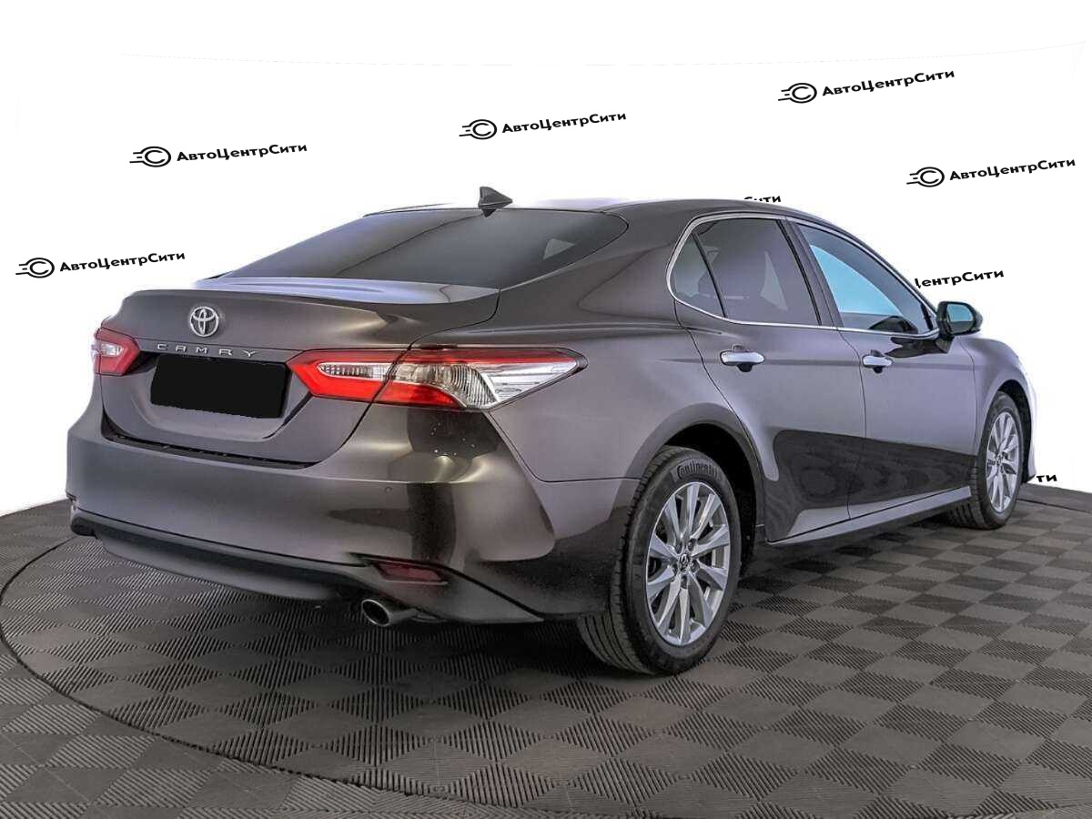 Toyota Camry с пробегом — 2018 год. Фото: #4