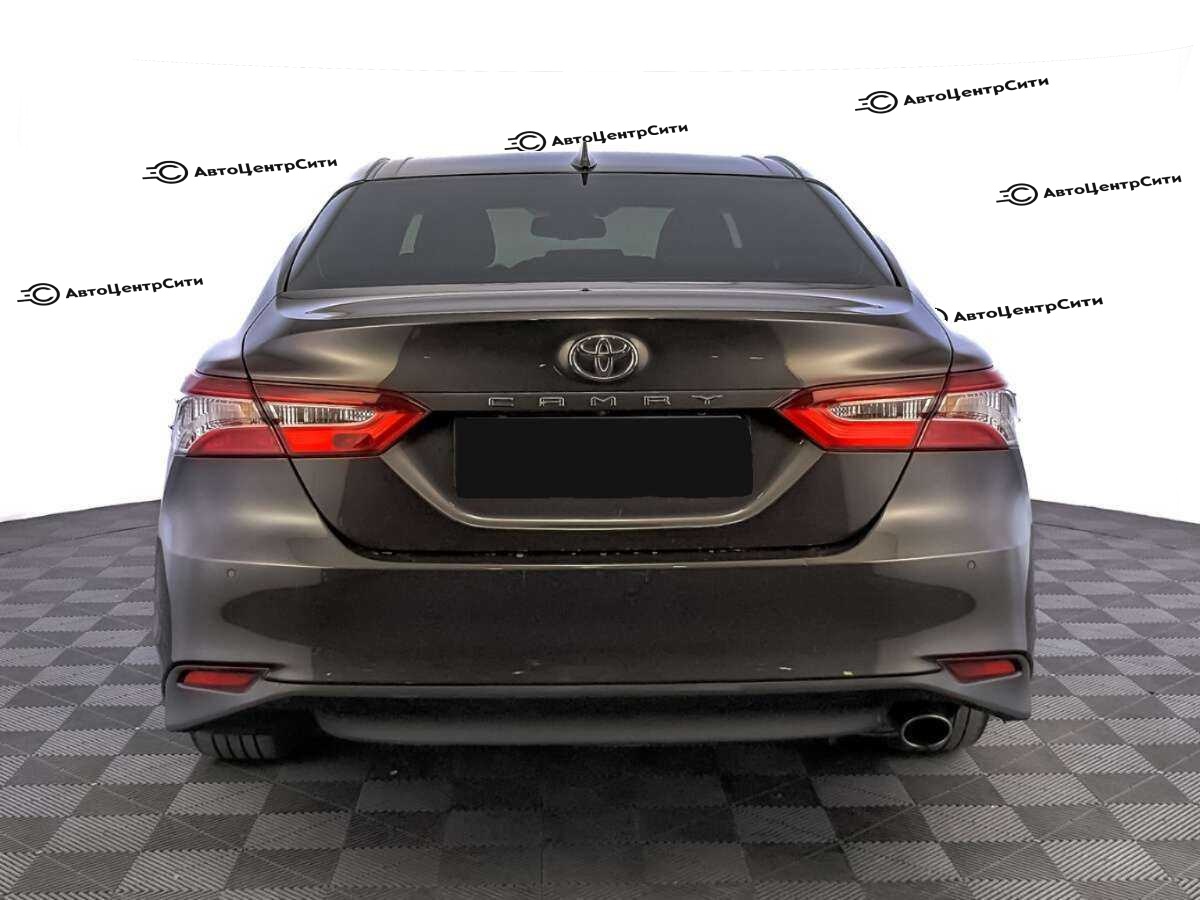 Toyota Camry с пробегом — 2018 год. Фото: #5