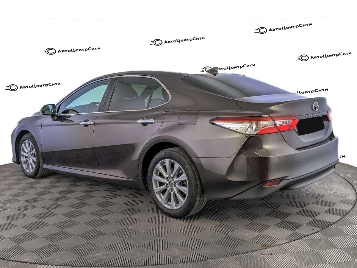 Toyota Camry с пробегом — 2018 год. Фото: #6