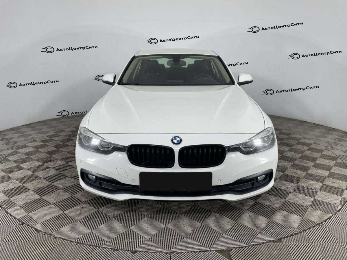 BMW 3 серии с пробегом — 2018 год. Фото: #1
