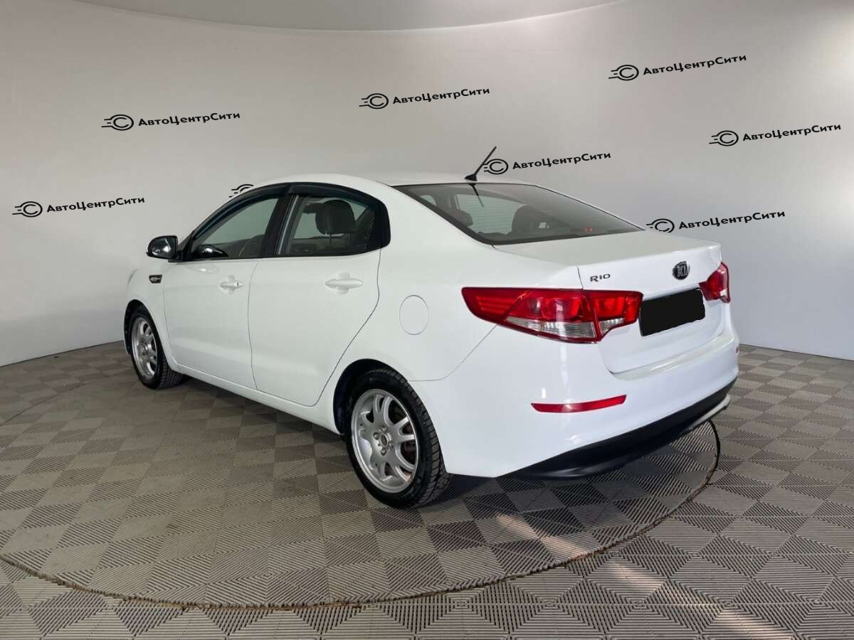 Kia Rio с пробегом — 2015 год. Фото: #5