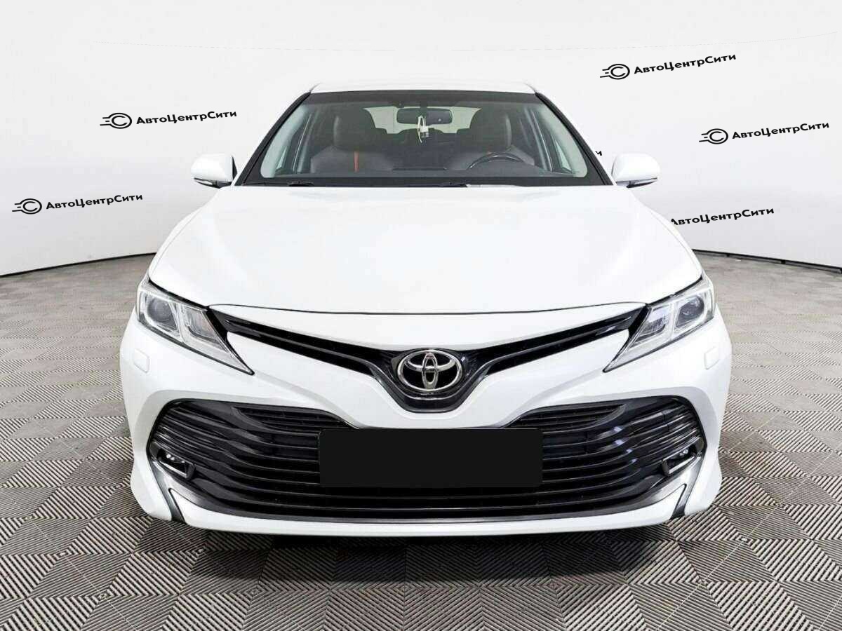 Toyota Camry с пробегом — 2019 год. Фото: #1