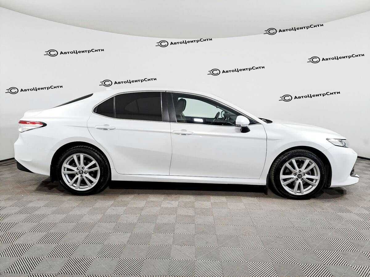 Toyota Camry с пробегом — 2019 год. Фото: #3