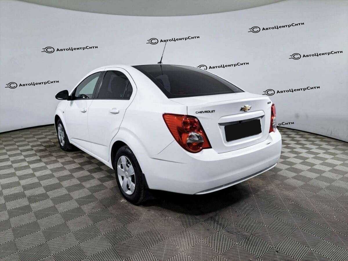 Chevrolet Aveo с пробегом — 2013 год. Фото: #6