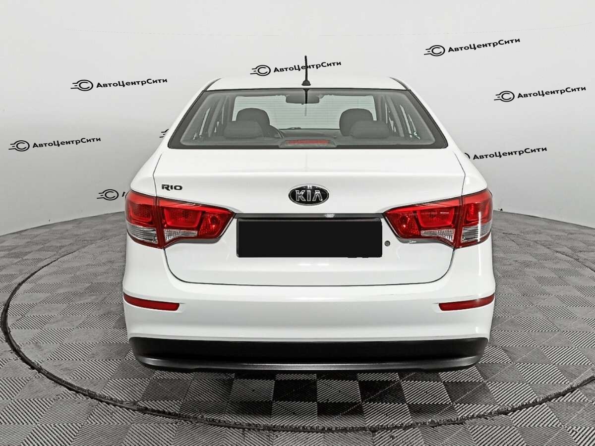 Kia Rio с пробегом — 2015 год. Фото: #4