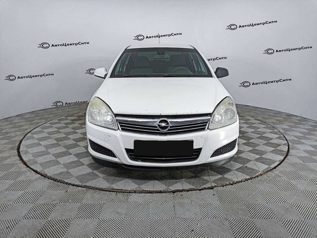 Opel Astra с пробегом — 2013 год. Фото: #1