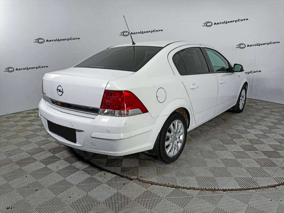 Opel Astra с пробегом — 2013 год. Фото: #4