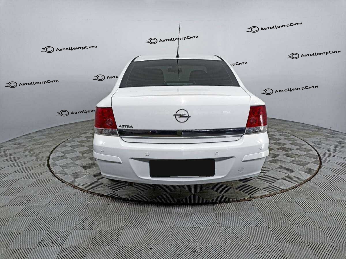 Opel Astra с пробегом — 2013 год. Фото: #5
