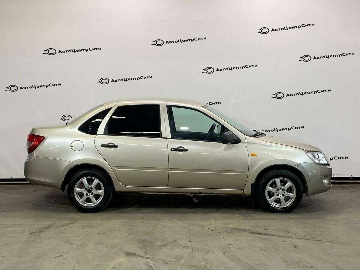 Lada (ВАЗ) Granta с пробегом — 2012 год. Фото: #3