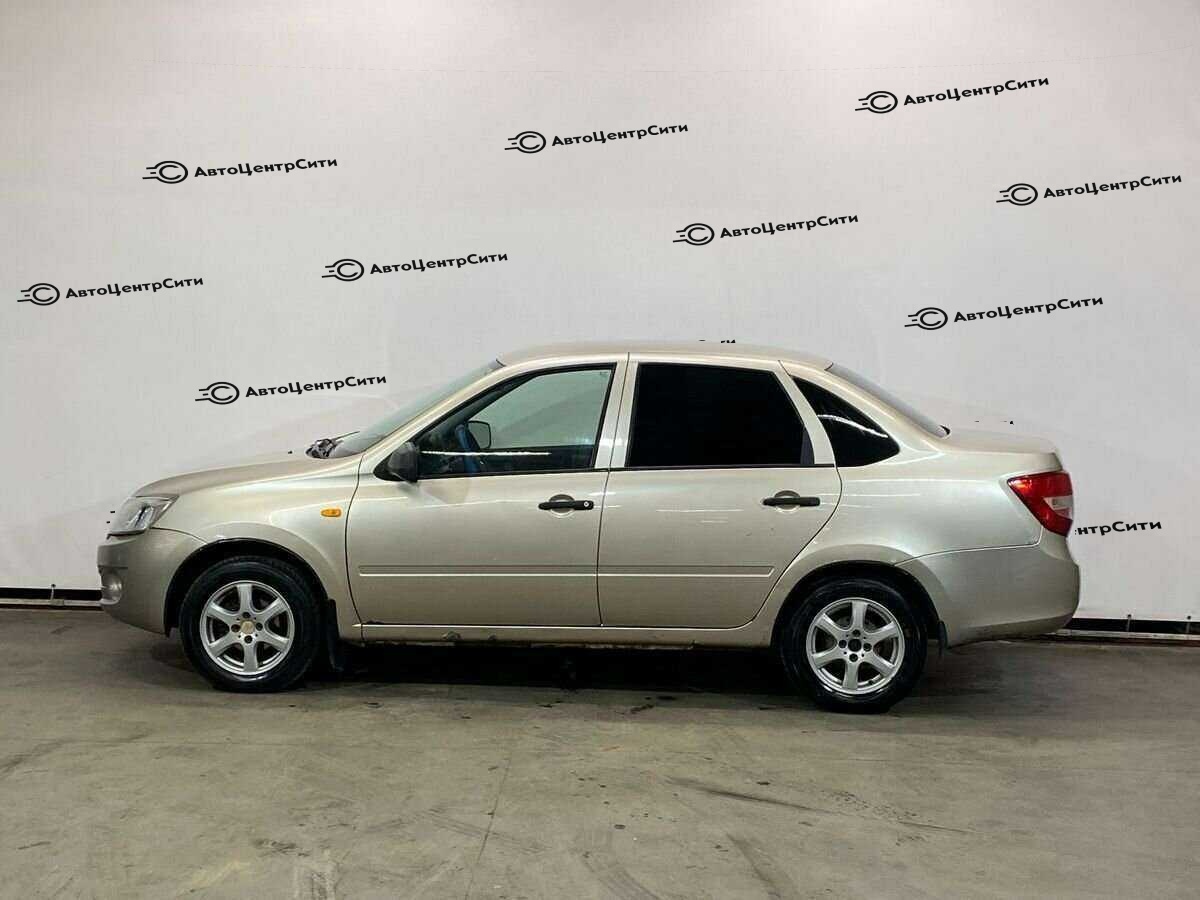 Lada (ВАЗ) Granta с пробегом — 2012 год. Фото: #7