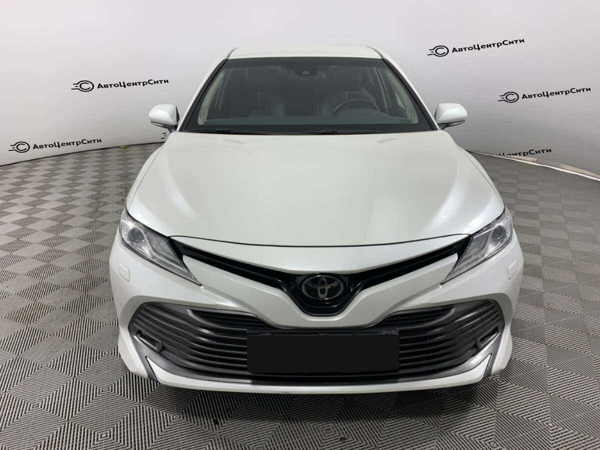 Toyota Camry с пробегом — 2021 год. Фото: #1