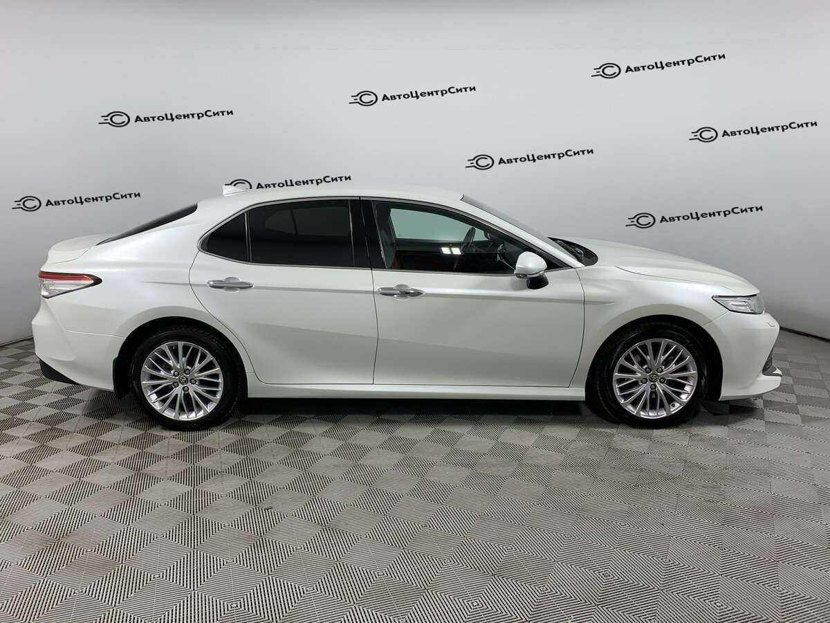 Toyota Camry с пробегом — 2021 год. Фото: #3