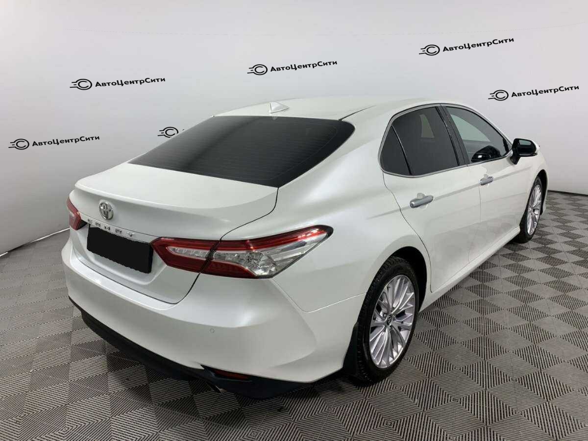 Toyota Camry с пробегом — 2021 год. Фото: #4