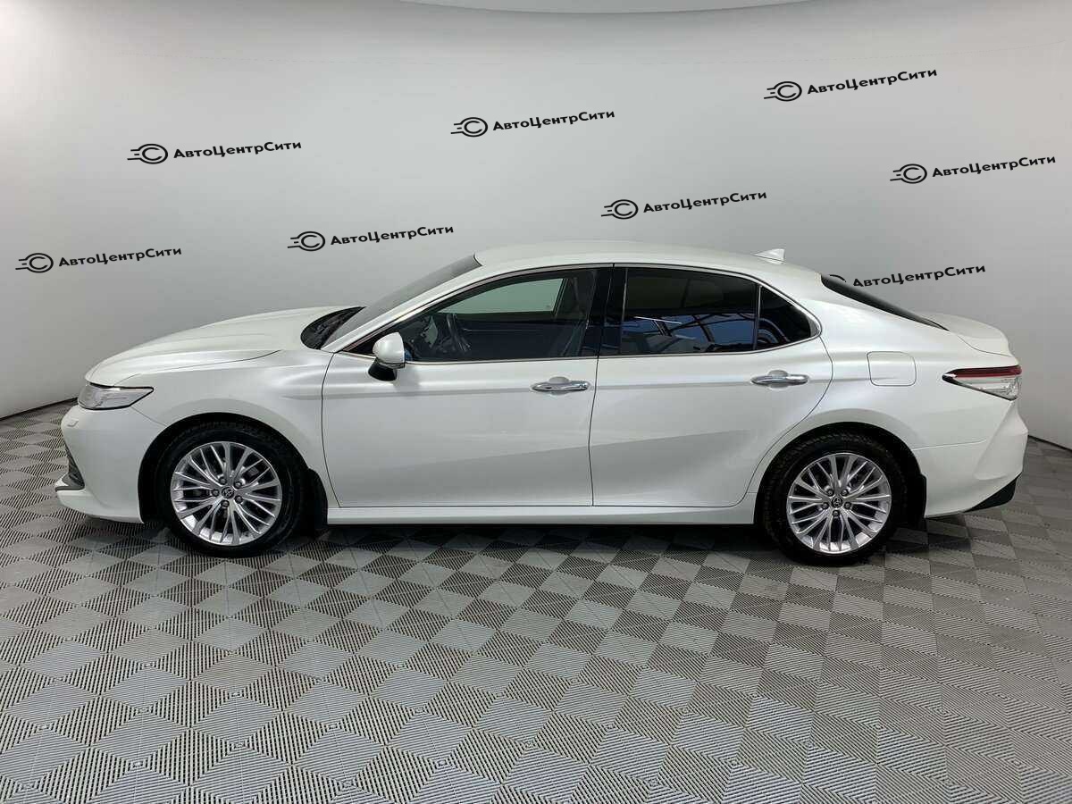 Toyota Camry с пробегом — 2021 год. Фото: #7