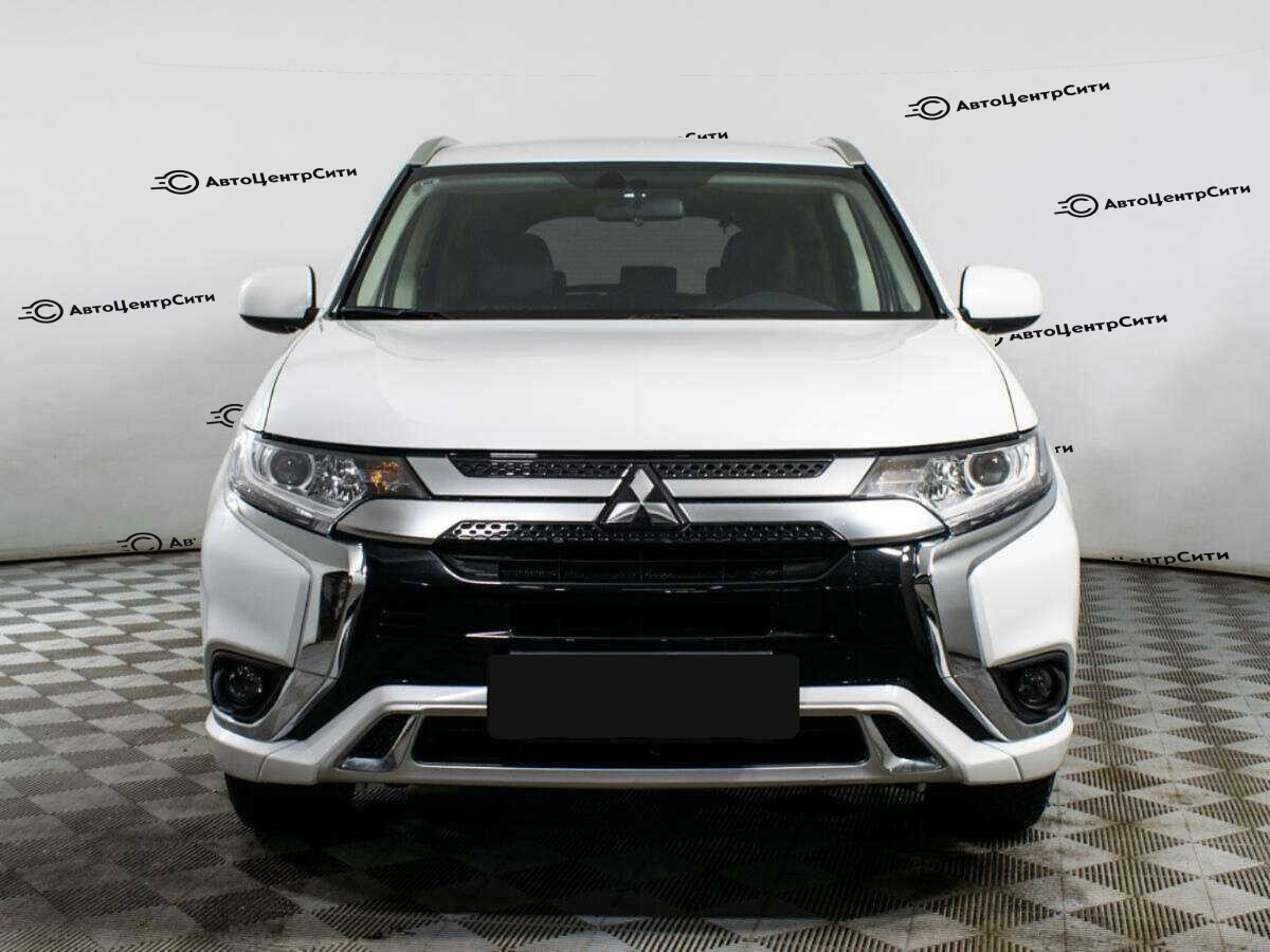Mitsubishi Outlander с пробегом — 2022 год. Фото: #1