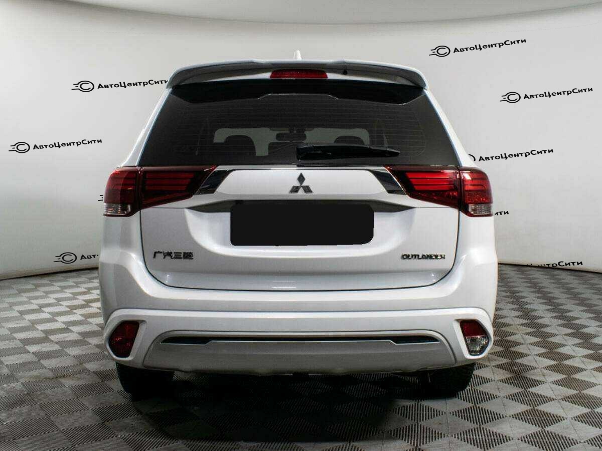 Mitsubishi Outlander с пробегом — 2022 год. Фото: #5