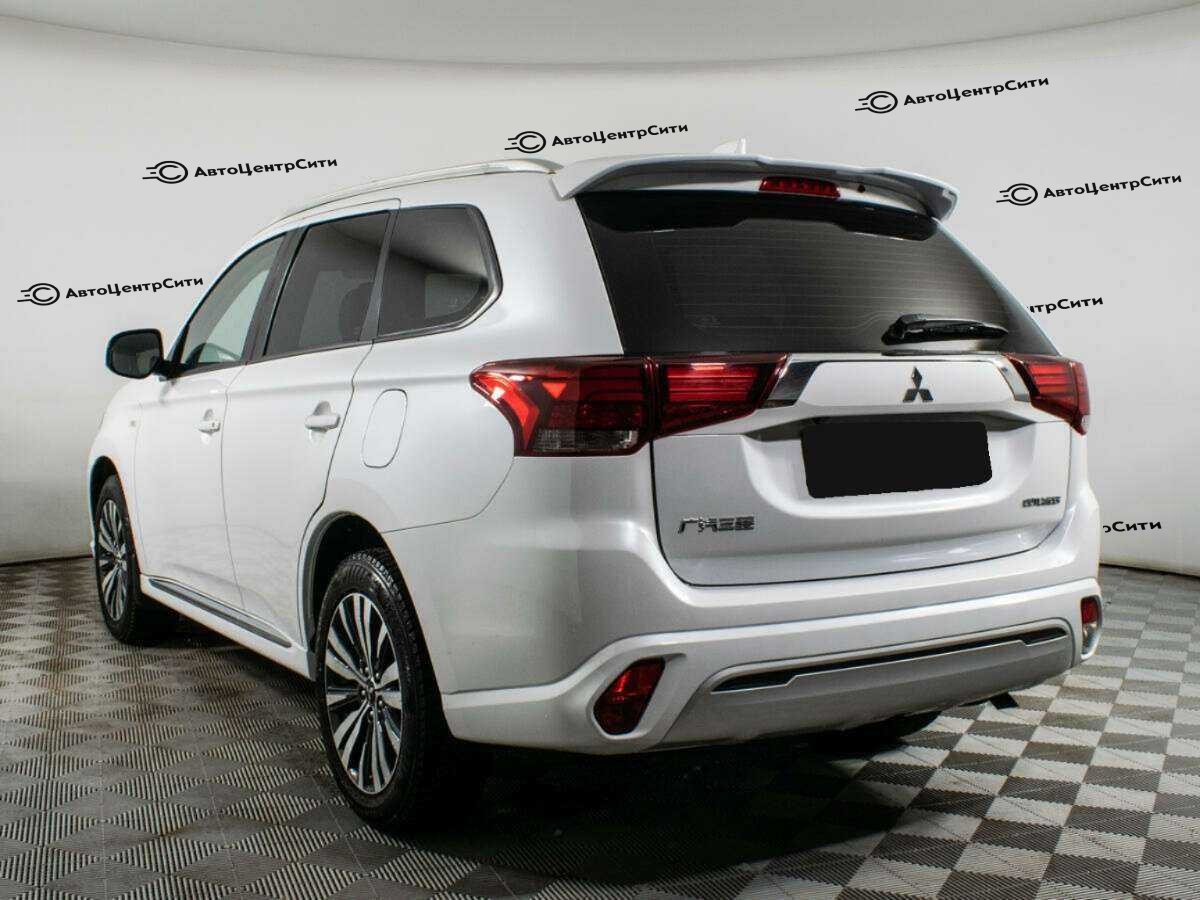 Mitsubishi Outlander с пробегом — 2022 год. Фото: #6