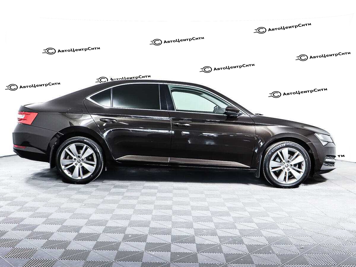 Skoda Superb с пробегом — 2021 год. Фото: #3