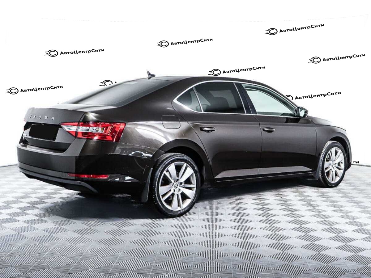 Skoda Superb с пробегом — 2021 год. Фото: #4