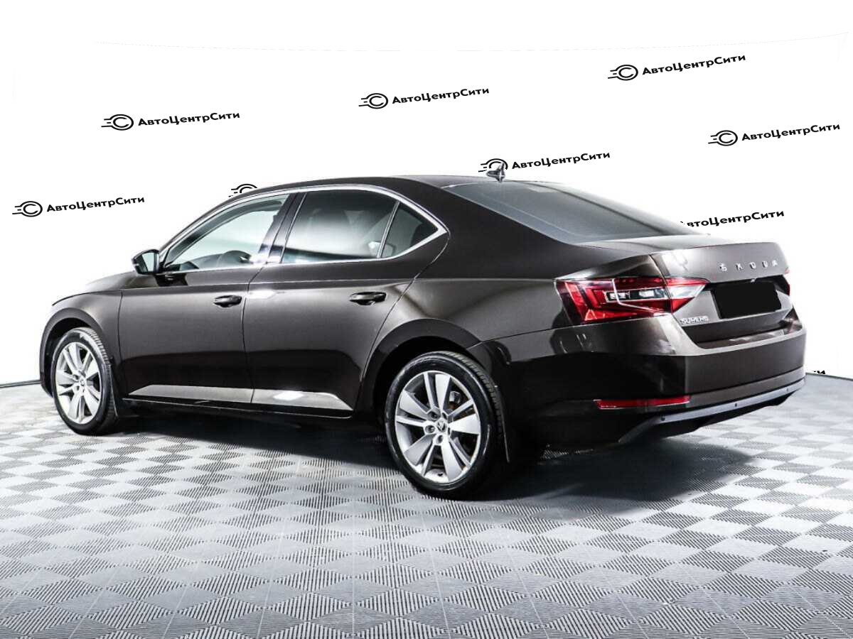 Skoda Superb с пробегом — 2021 год. Фото: #6