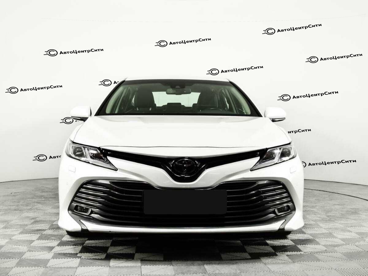 Toyota Camry с пробегом — 2020 год. Фото: #1