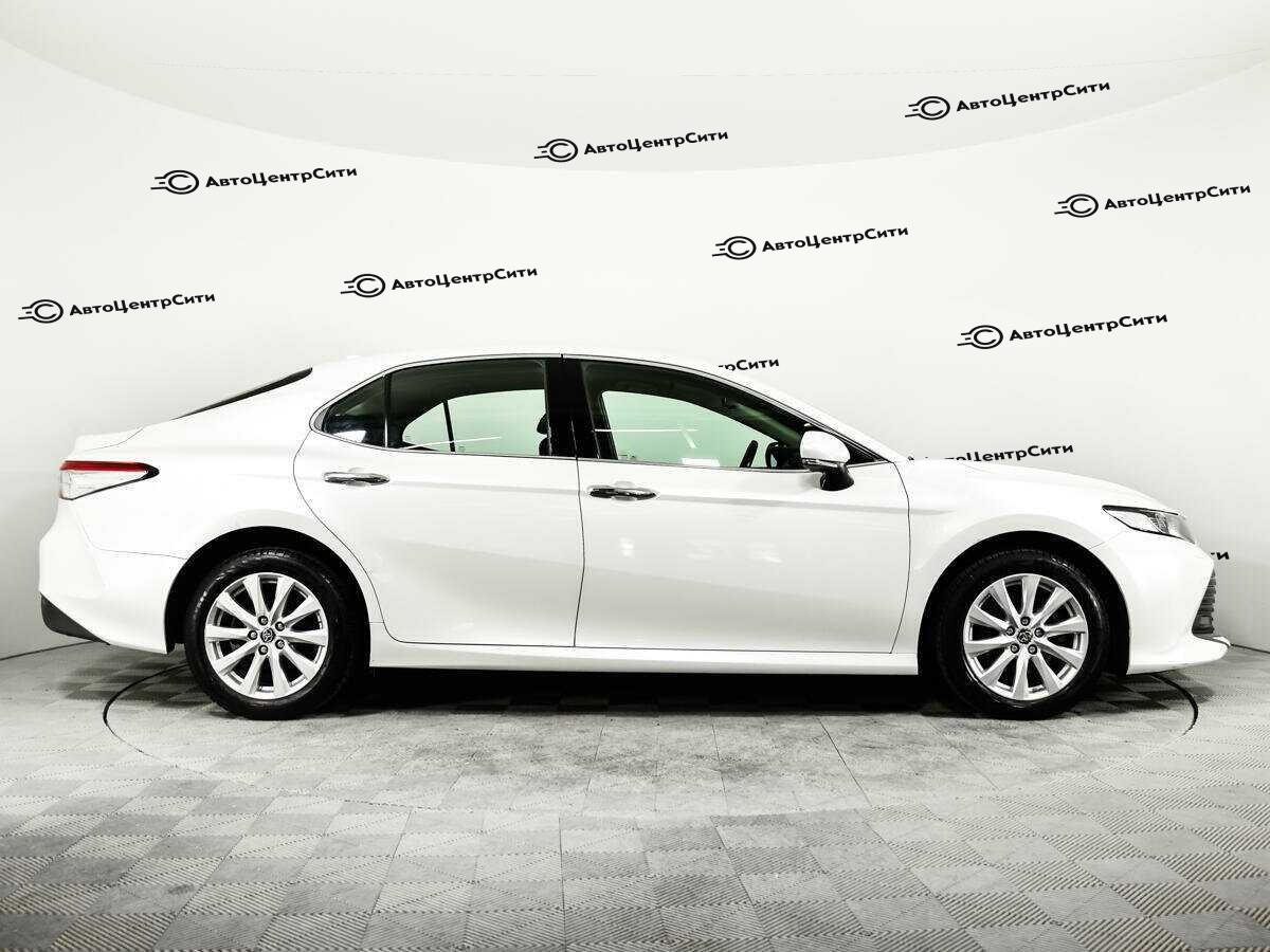 Toyota Camry с пробегом — 2020 год. Фото: #3