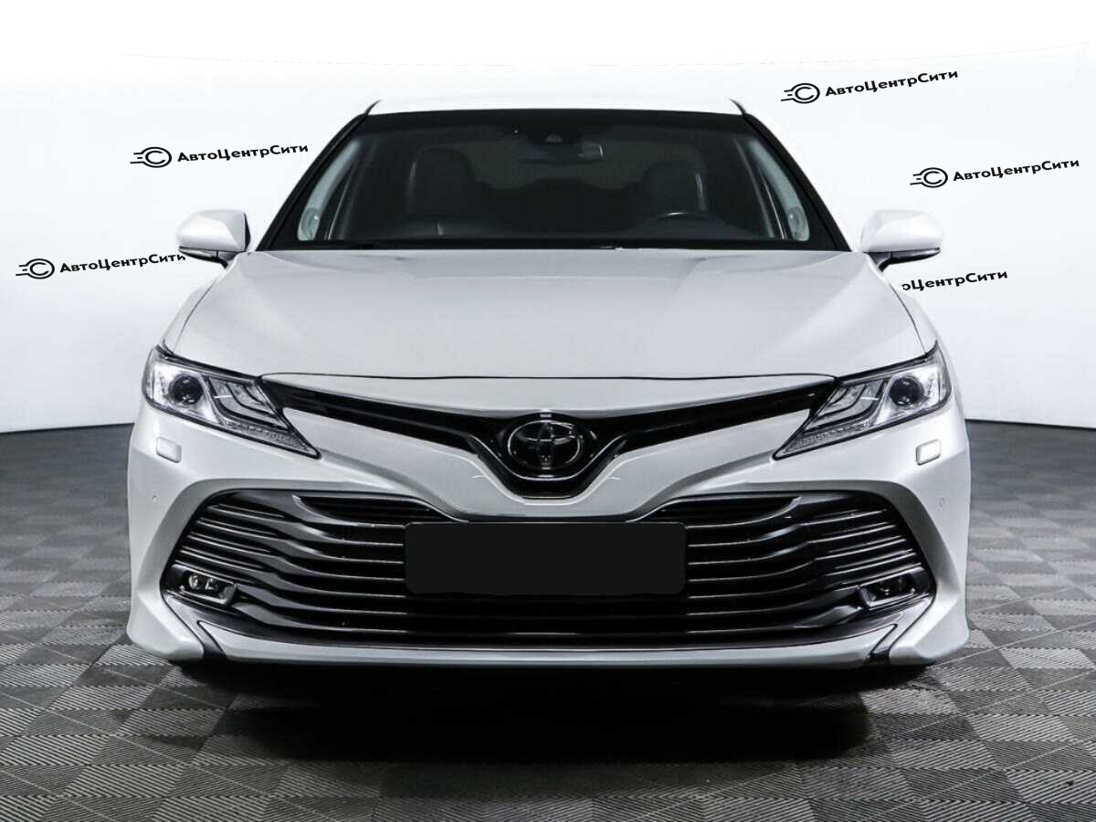 Toyota Camry с пробегом — 2018 год. Фото: #1