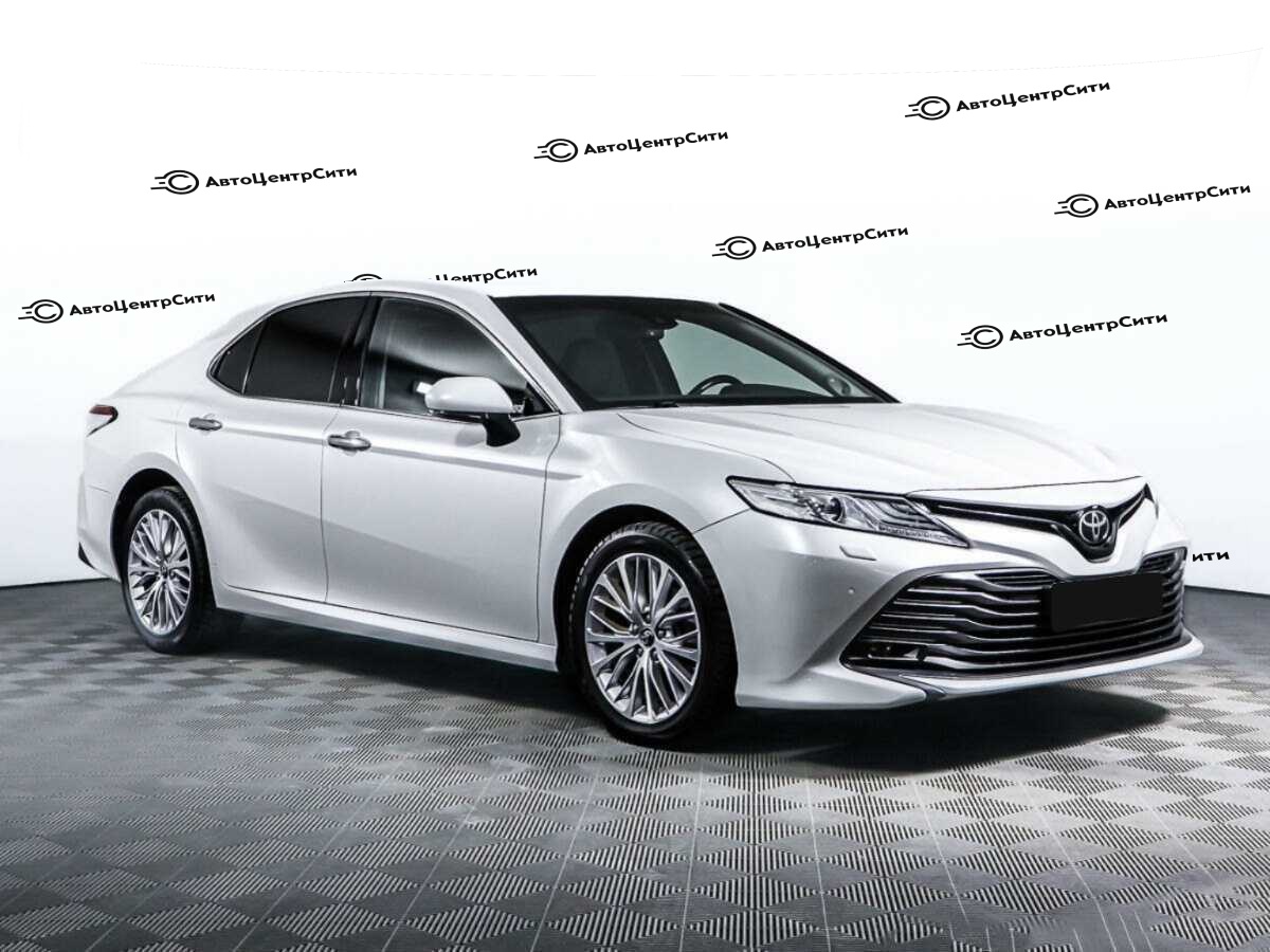 Toyota Camry с пробегом — 2018 год. Фото: #2