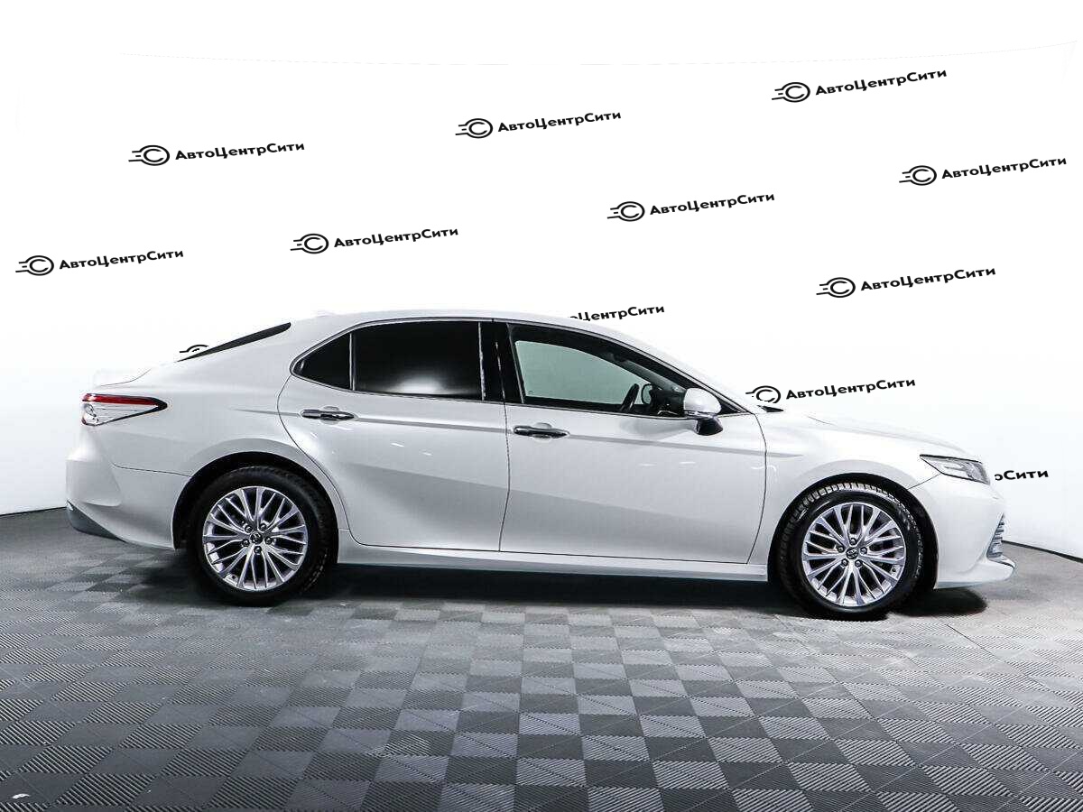 Toyota Camry с пробегом — 2018 год. Фото: #3