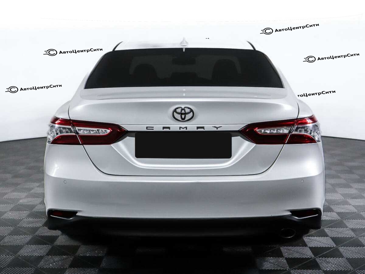 Toyota Camry с пробегом — 2018 год. Фото: #5