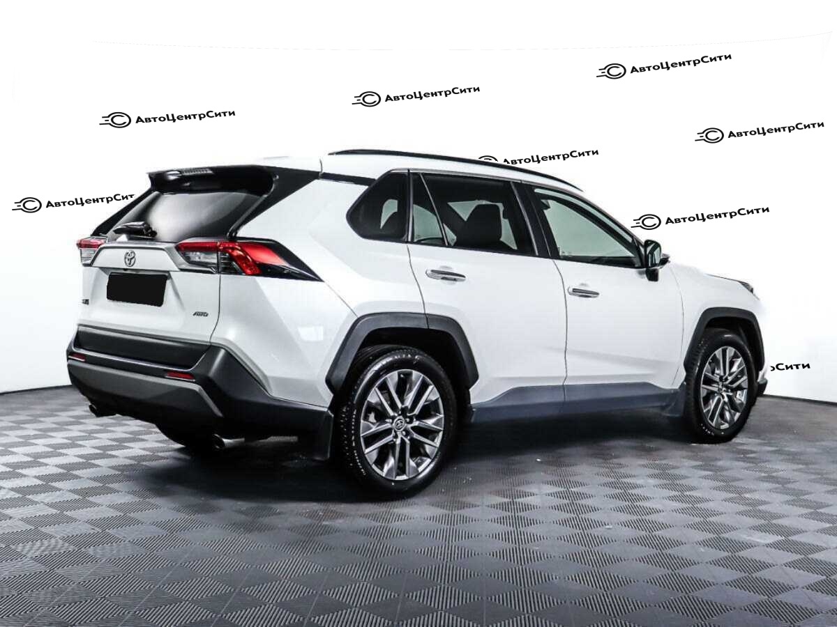 Toyota RAV4 с пробегом — 2021 год. Фото: #4