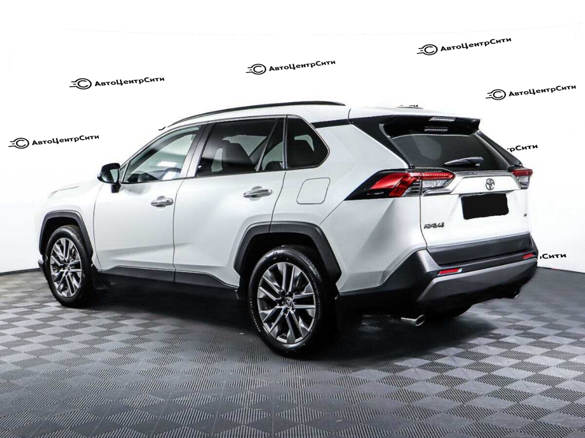 Toyota RAV4 с пробегом — 2021 год. Фото: #6