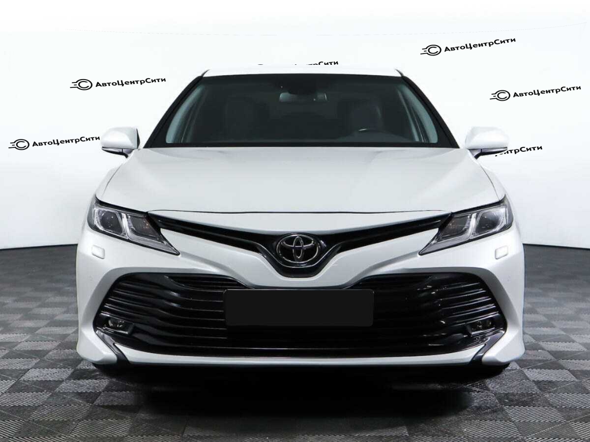 Toyota Camry с пробегом — 2020 год. Фото: #1