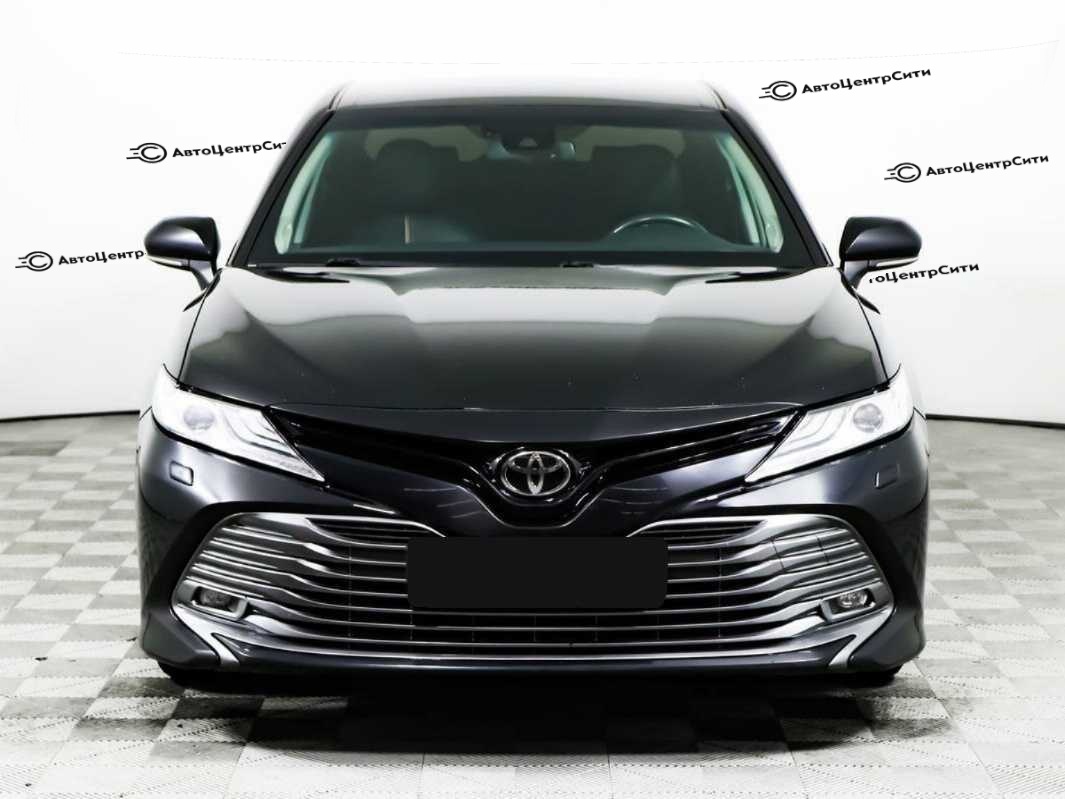 Toyota Camry с пробегом — 2018 год. Фото: #1