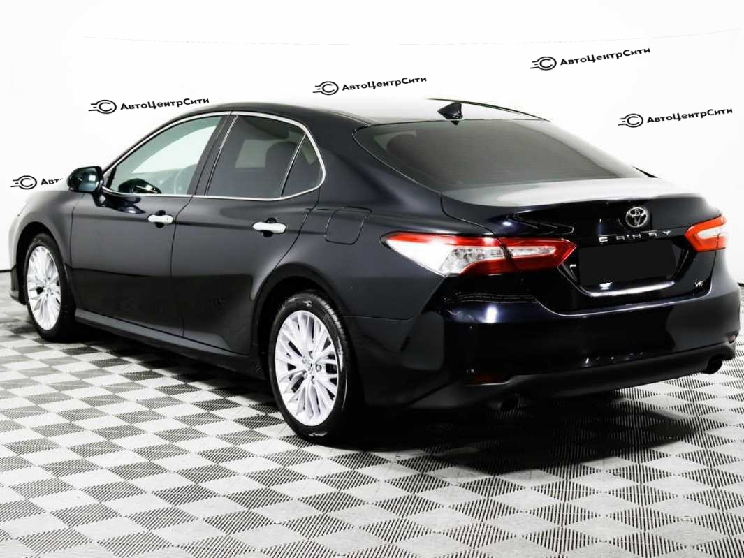 Toyota Camry с пробегом — 2018 год. Фото: #6