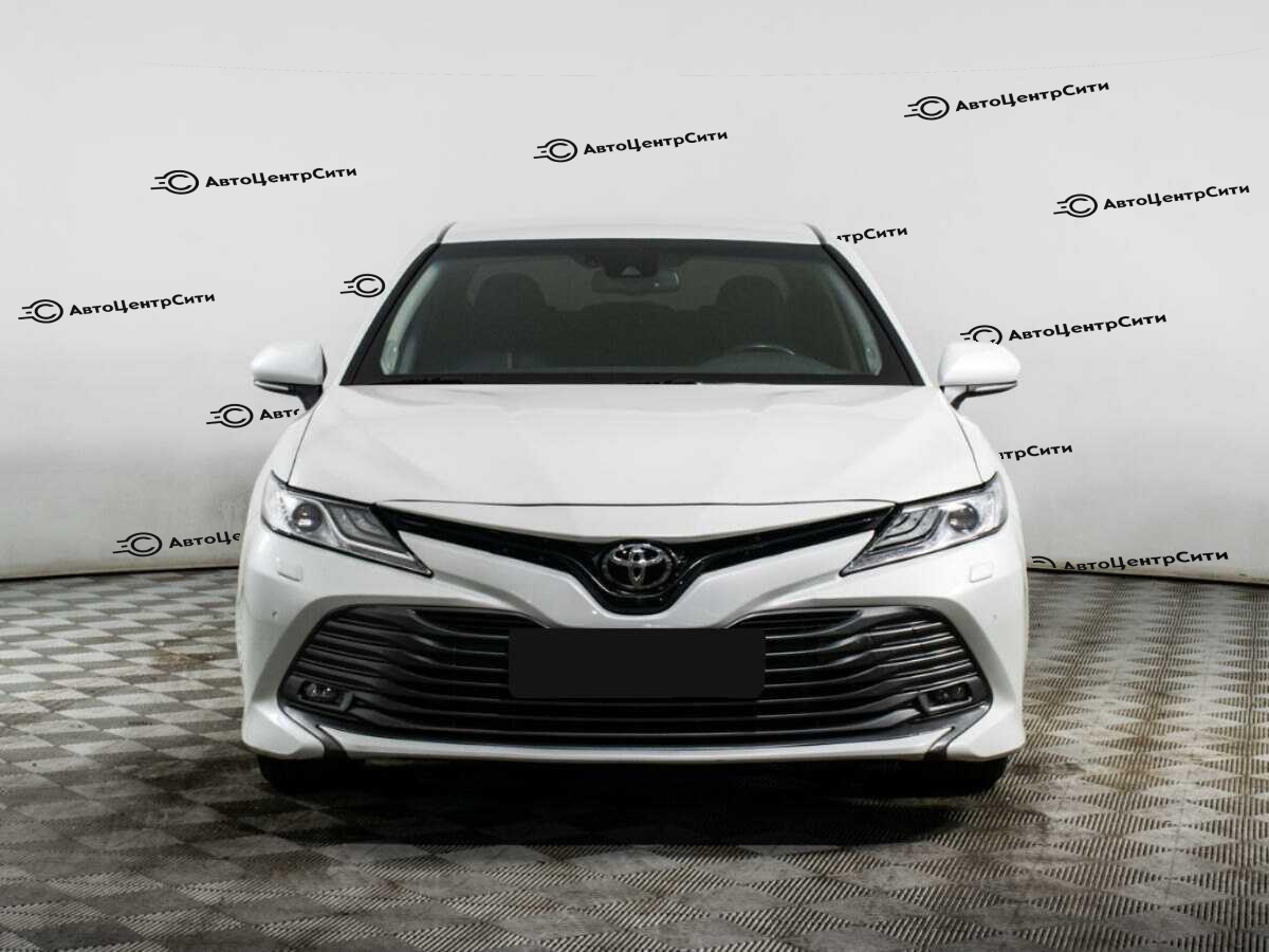 Toyota Camry с пробегом — 2019 год. Фото: #1